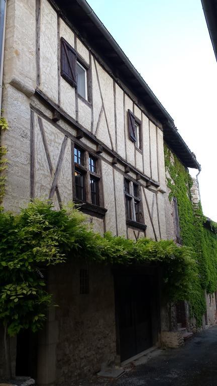 La Maison De Chloe Senouillac الغرفة الصورة